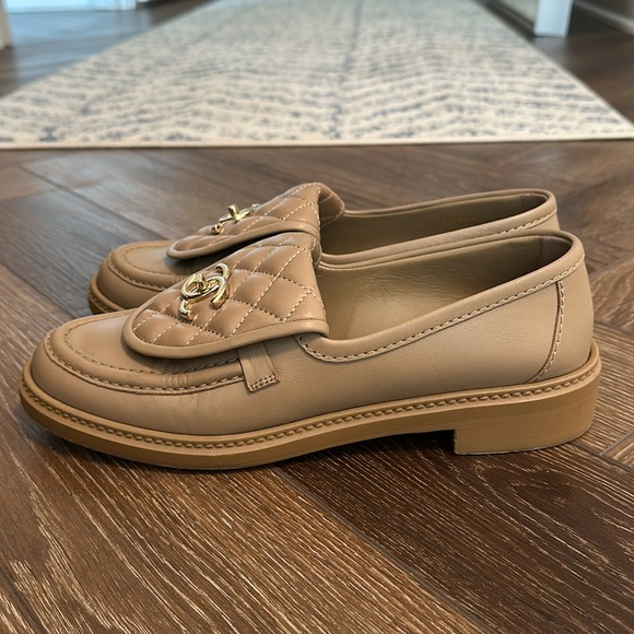 Chanel 2022 Interlocking CC Logo Loafers - Picture 3 of 6
